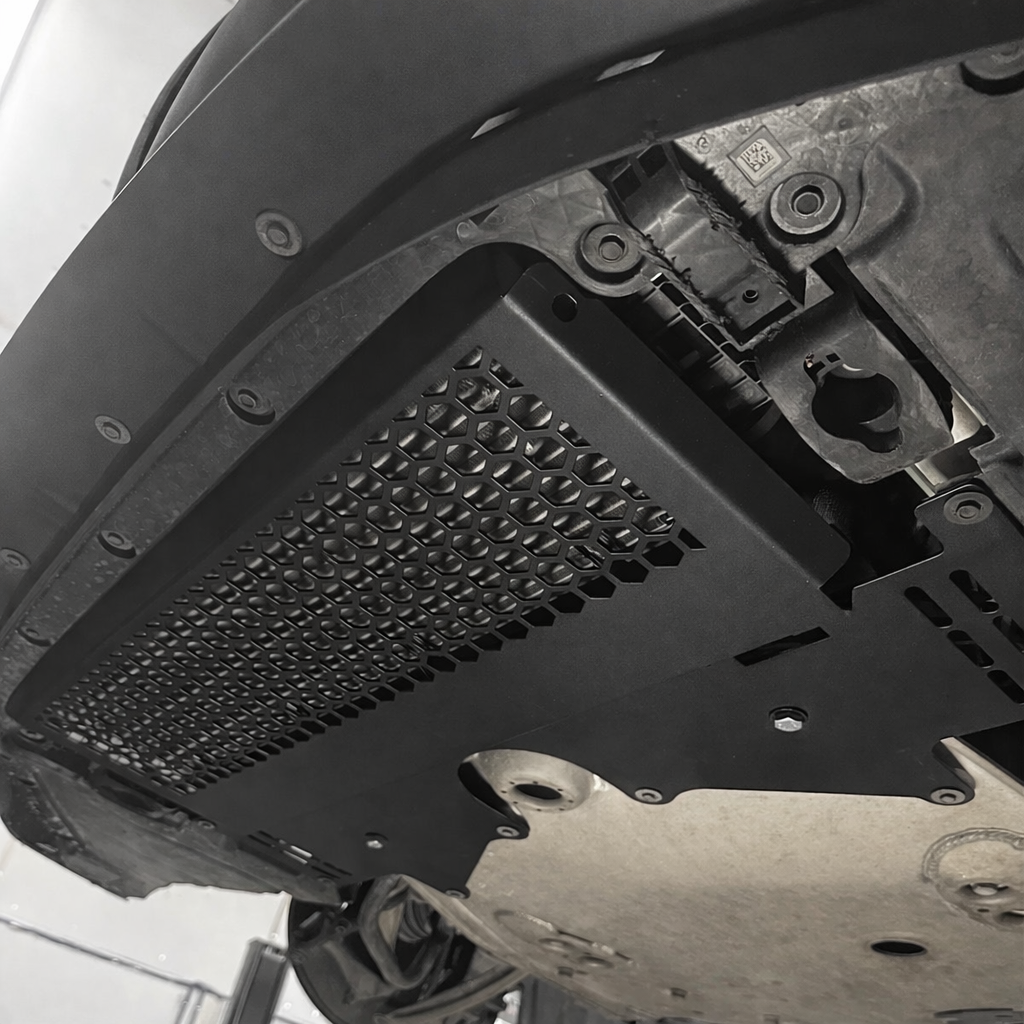 PROTECTOR DE RADIADOR DE ACEITE – BMW M4/M3/M2 G8X